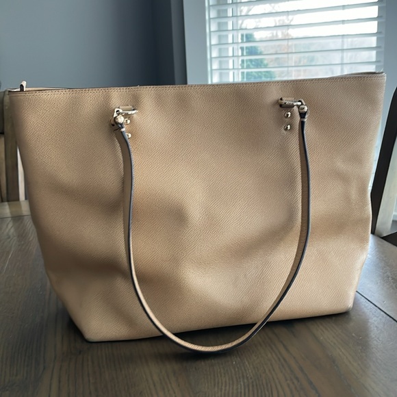 Coach tan leather tote with gold hardware & chain - Picture 4 of 11